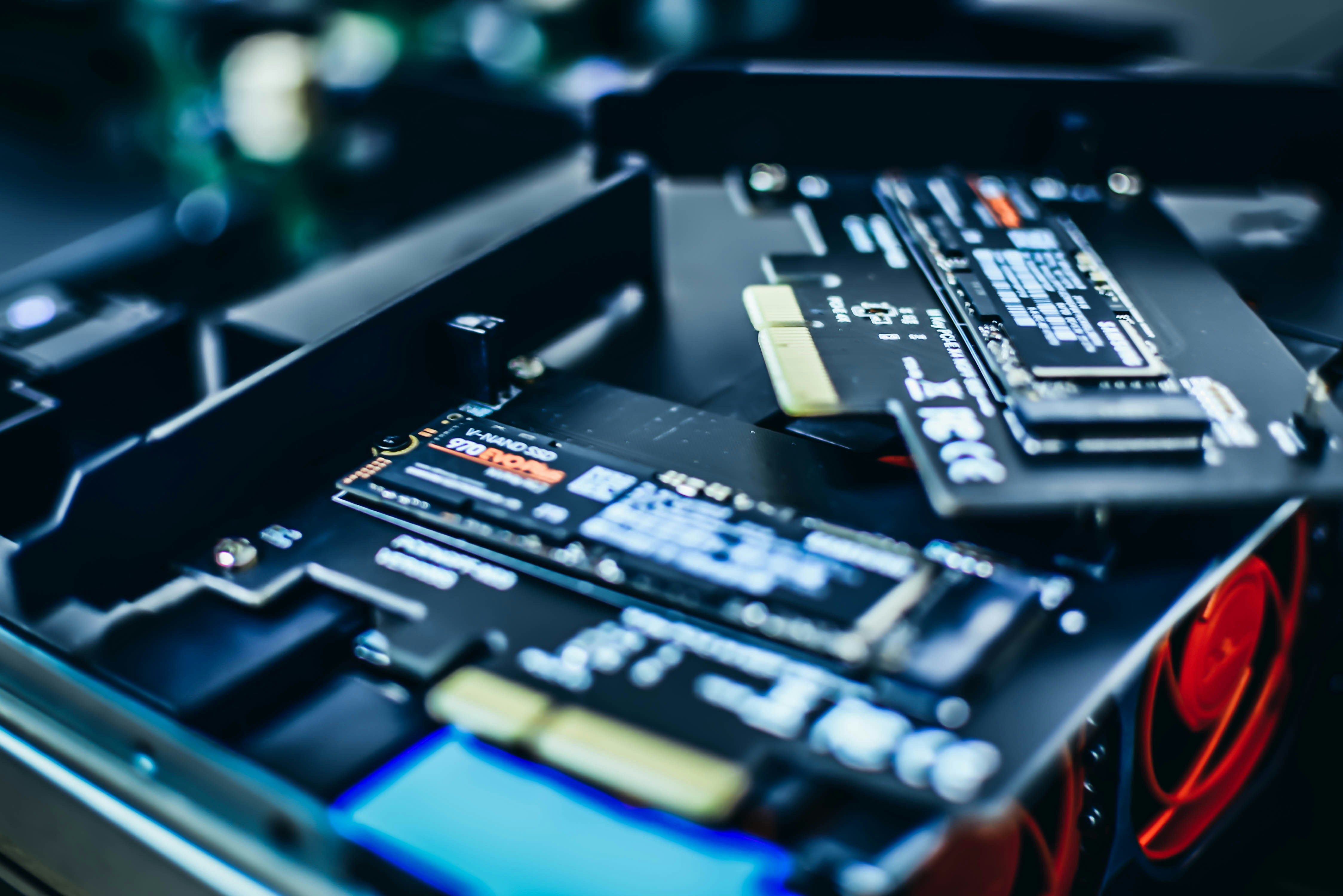 Storage (SSD/HDD)