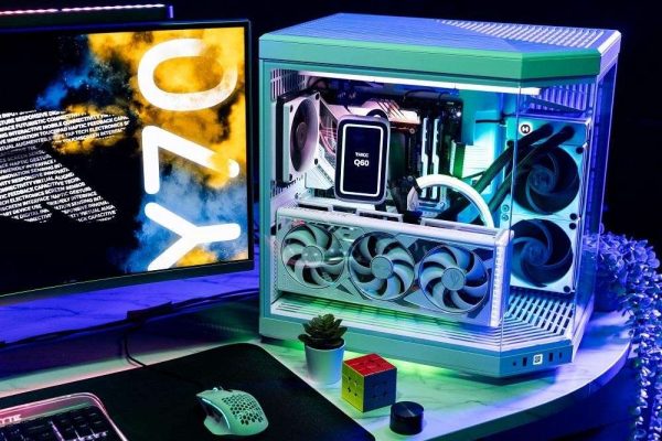HYTE Y70 ATX Mid Tower Snow White